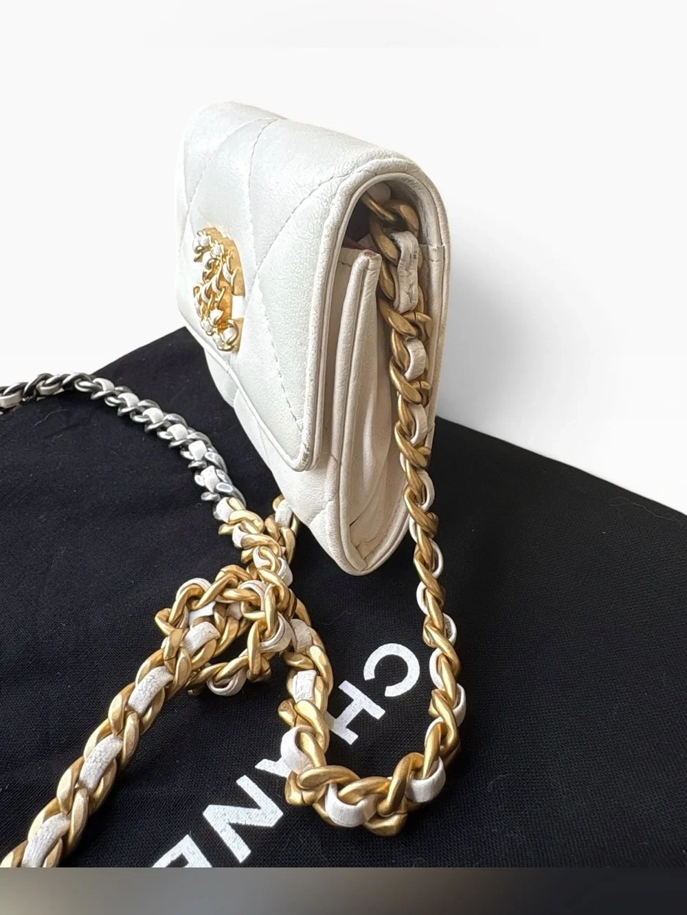 CHANEL 19 O-Coin Purse White Chain Crossbody